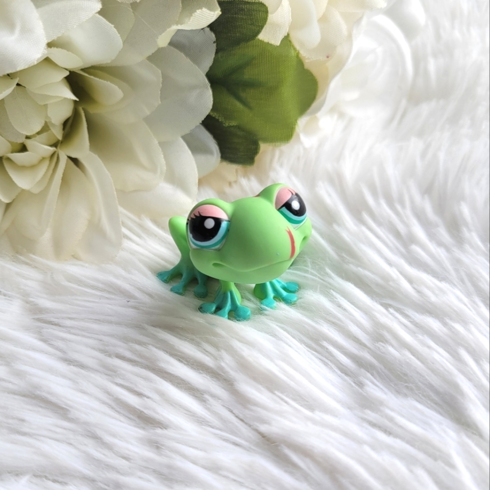 Littlest Pet Shop Authentic LPS #1214 Green Frog Blue Eyes Spots Tongue Out